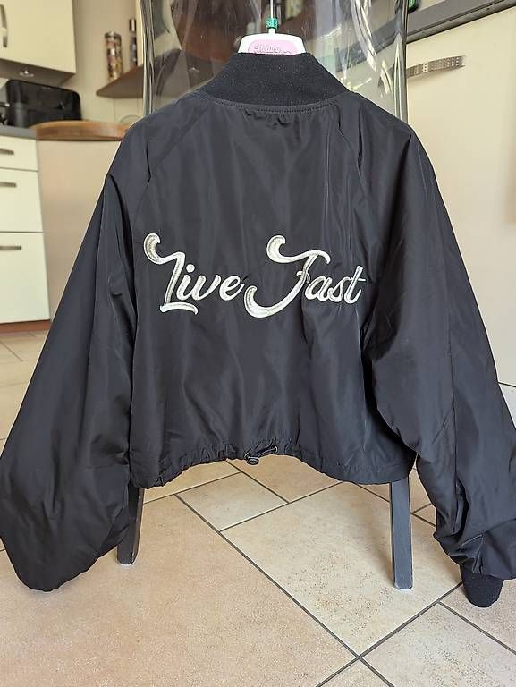 Vestes: Jacket crop Bershka  – D'occasion à Saillon par vic_xny8