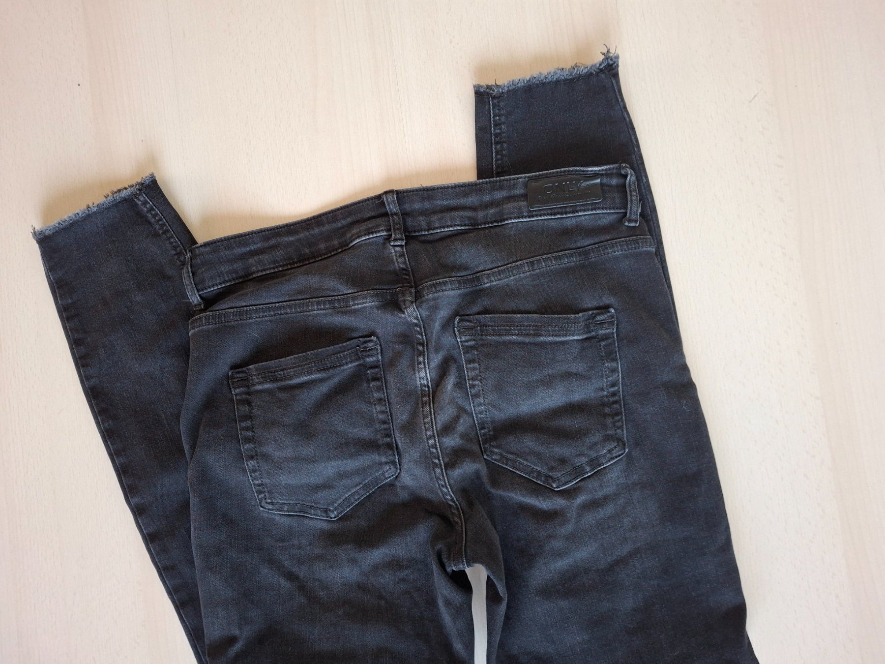 Jeans: Schwarze ONLY Jeans Gr. L Onlyblush mid ank raw – Gebraucht aus Walterswil SO von Mama_noel 2