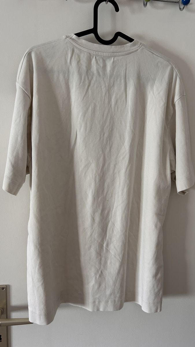 Zara T-shirt: Cool Cream Graphic T-Shirt Summer Basic Oversized Tee – Usato da Genève venduto da Noemie.wrmsi 3