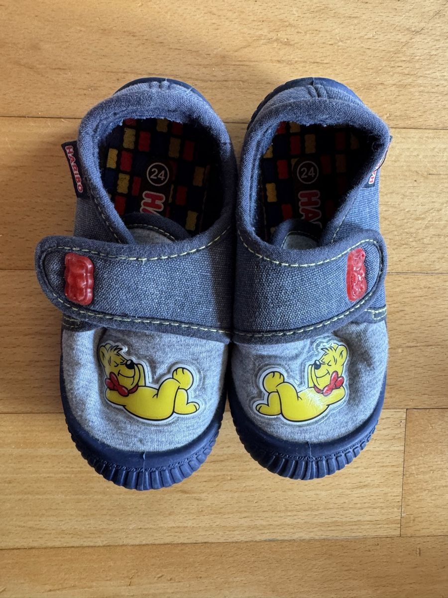 Scarpe per ragazzi: Hausschuhe Gr. 24 – Usato da Ettenhausen TG venduto da phi_2nym