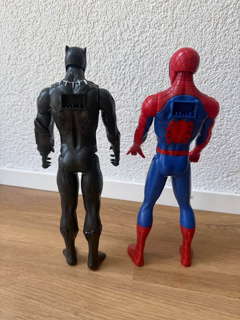 Marvel Statuette: Marvel Figuren Spiderman und Panter – Usato da Bolligen venduto da hvw 1