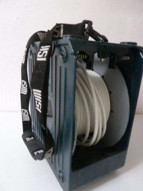 Cavi: Koaxial-Kabel mit Abroll-Box – Nuovo (secondo la descrizione) da Affoltern am Albis venduto da Sennrtv