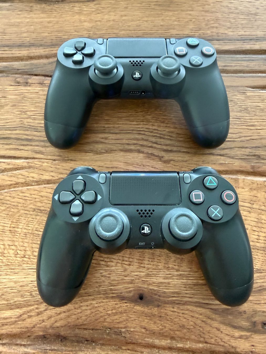 Sony Console: Playstation 4 Pro 1TB 2 Controller FW 10.5 mit Jailbreak BD – Usato da Wollerau venduto da qua_hw62 5