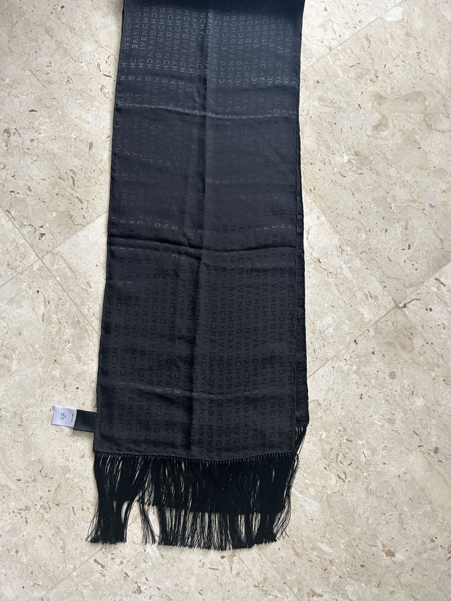 Givenchy Foulard & Sciarpe: Sciarpa GIVENCHY donna NEW! – Nuovo e nell'imballaggio originale da Locarno venduto da Matic04 5