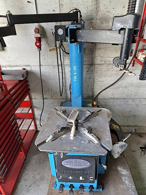 Twin Busch Tutte le macchine: Pneumontiermaschine – Usato da Bürglen TG venduto da Slange0 1