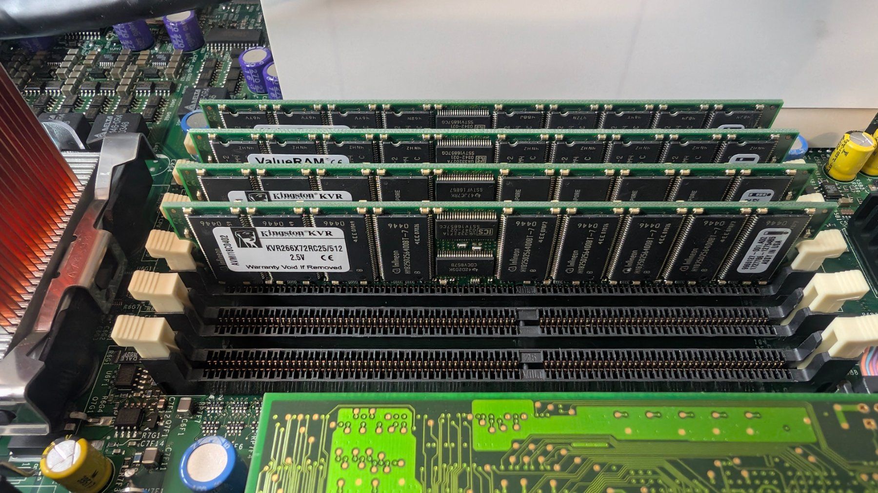 Server: Vintage Server 2x Intel Xeon 2.4GHz, SCSI RAID – Gebraucht aus Zürich von 1.Simon 3