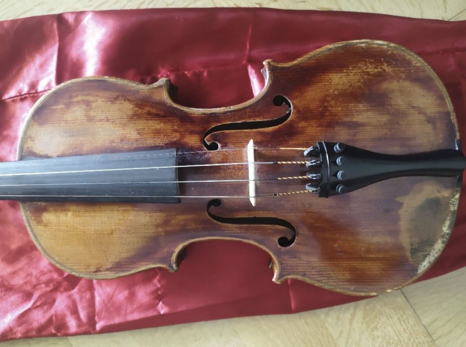 Strumenti musicali: Konzertgeige mit zwei Geigenbogen – Usato da Sierre venduto da sevenworlds 1