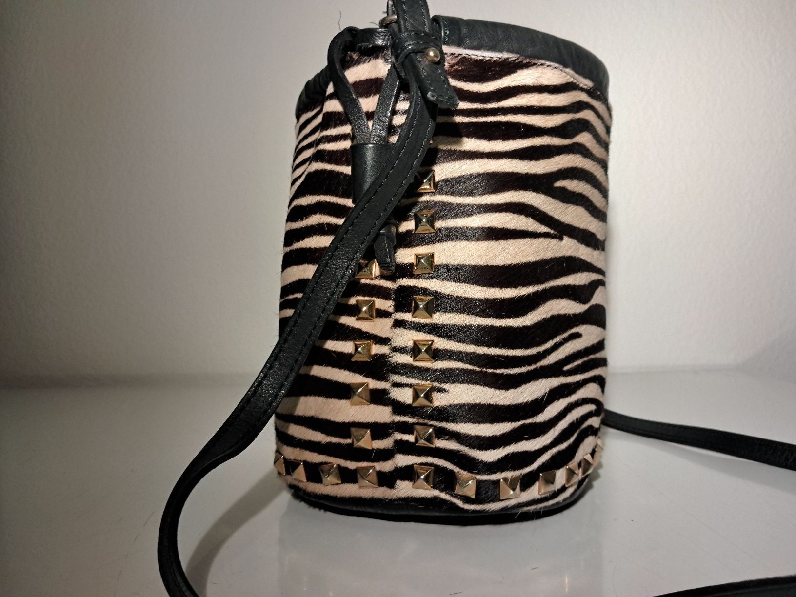 Zara Borse da donna: Zebra Print & Studded Leather Crossbody Bag – Usato da Zürich venduto da olivier0310 1