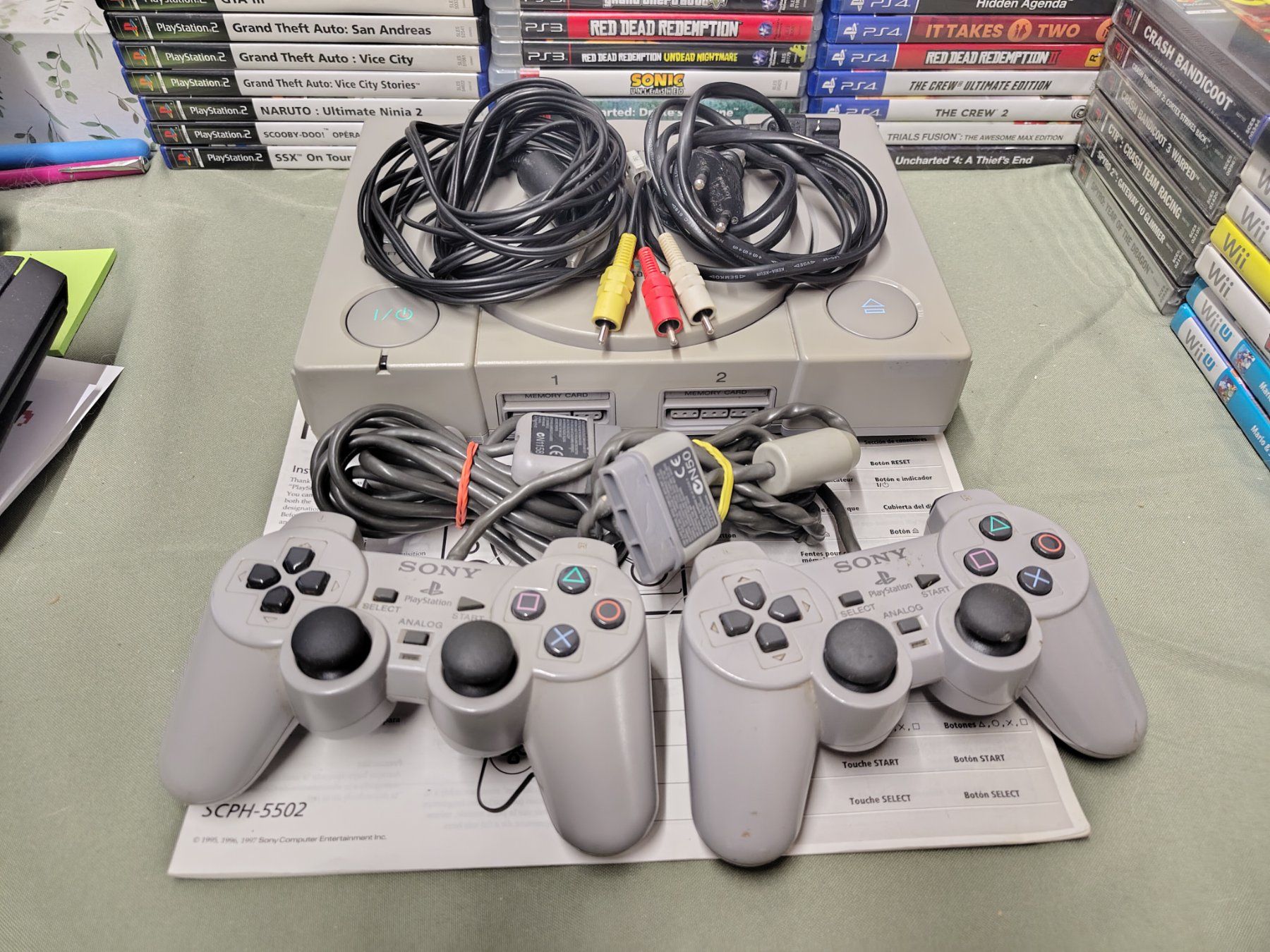 Sony Console: Console PS1 avec câbles, notice et 2 manettes – Usato da Saxon venduto da dan_drn5