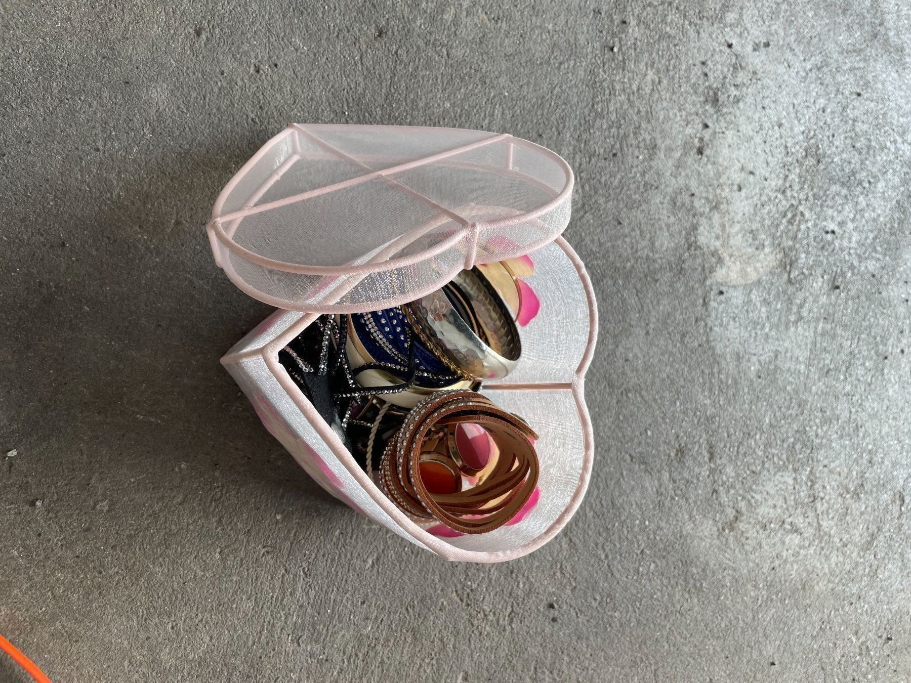 Kit di modellismo & Modellini statici: Herzbox mit Schmuck gefüllt – Usato da Rheineck venduto da Princessaitaliana 4