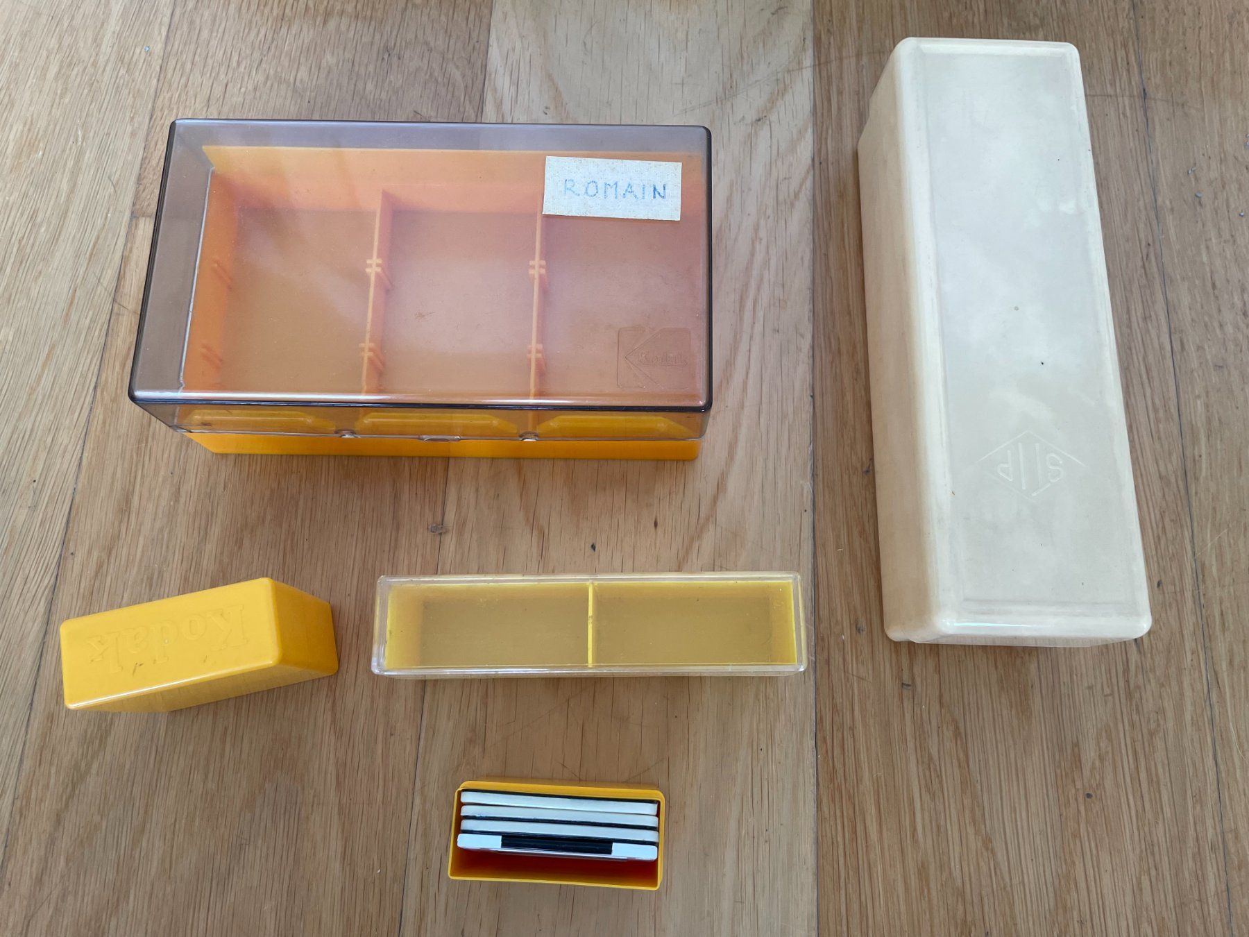 Foto & Immagini: Lot de boîtes de diapositives vides – Usato da Petit Lancy venduto da gil_hr6v