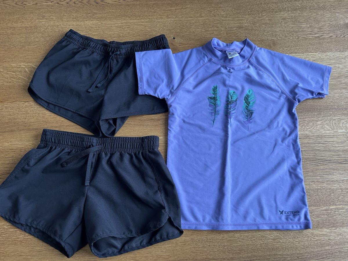 Lotti & Set di vestiti: 128-140 Mädchen Bade Paket – Usato da Neftenbach venduto da joell01