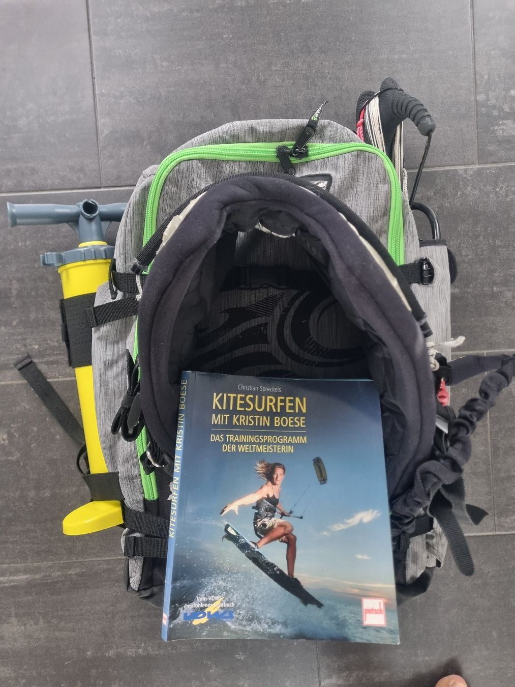 Aquilone: Cabrinha Switchblade 12qm Kitesurf Set mit Trapez, Pumpe, .. – Usato da Wünnewil venduto da Utan8