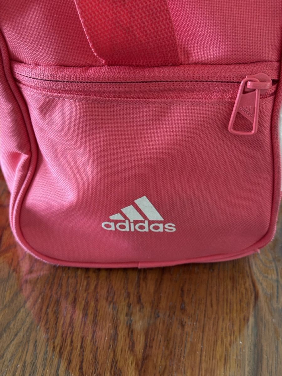 Adidas Taschen für Damen: Sporttasche Adidas – Gebraucht aus Zürich von Gadgets2020 9