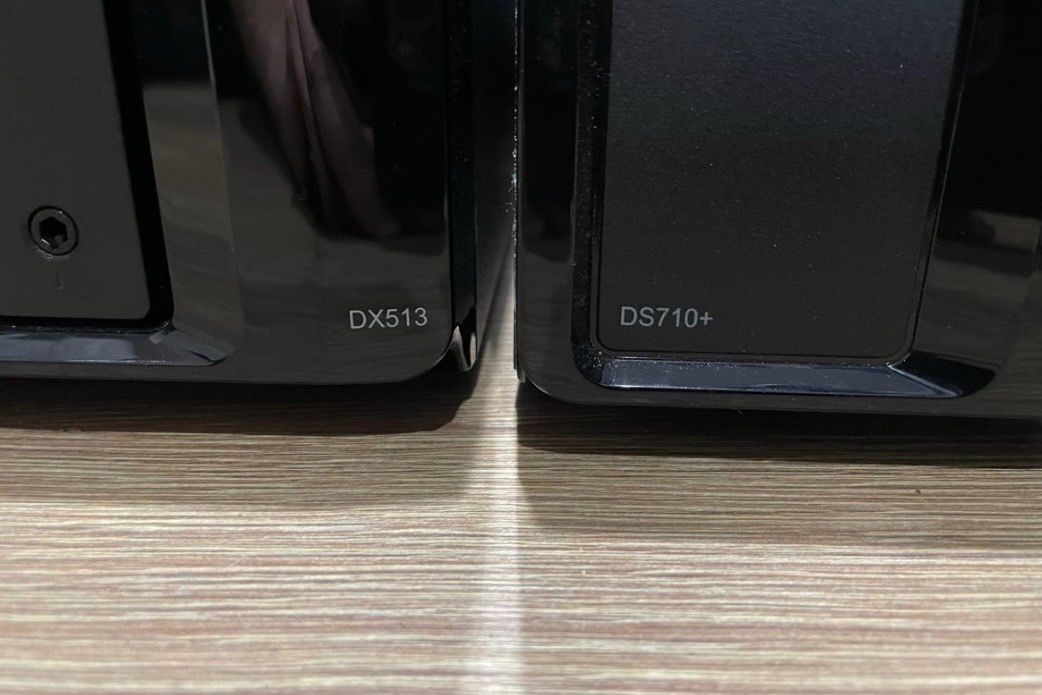 Synology Server: Synology DS710+ NAS mit expansion unit DX513 – Usato da Meiringen venduto da Josua.f 1
