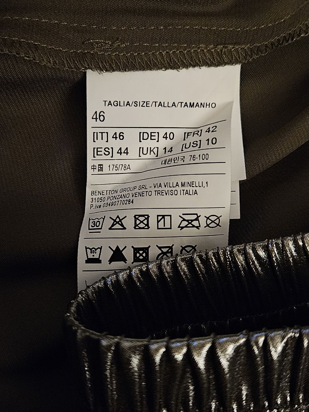 Sisley Pantalons: Hose kurz Gr 40 Gold glänzend  – Neuf (Voir description) à Anwil par tamoos 2