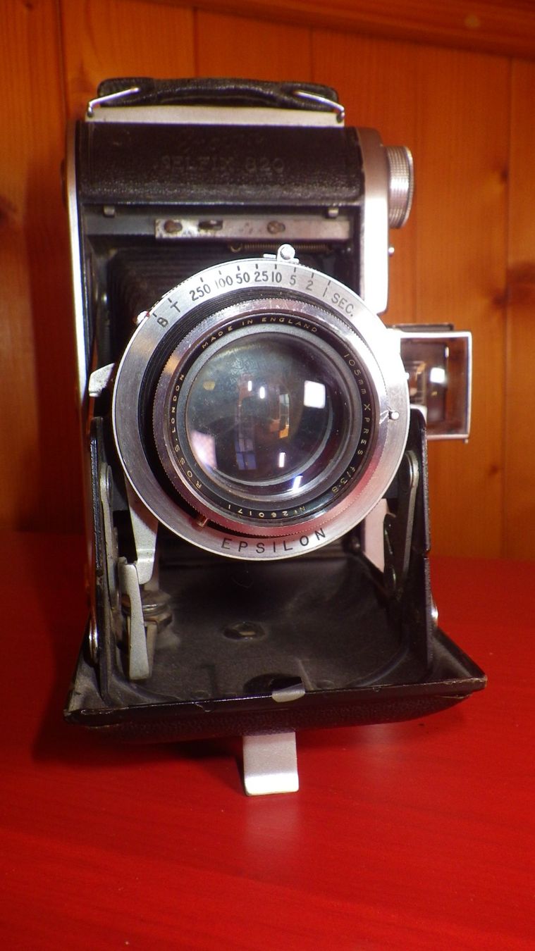 Fotocamera: Ensign Selfix 820 – Usato da Corbeyrier venduto da SkinGraft