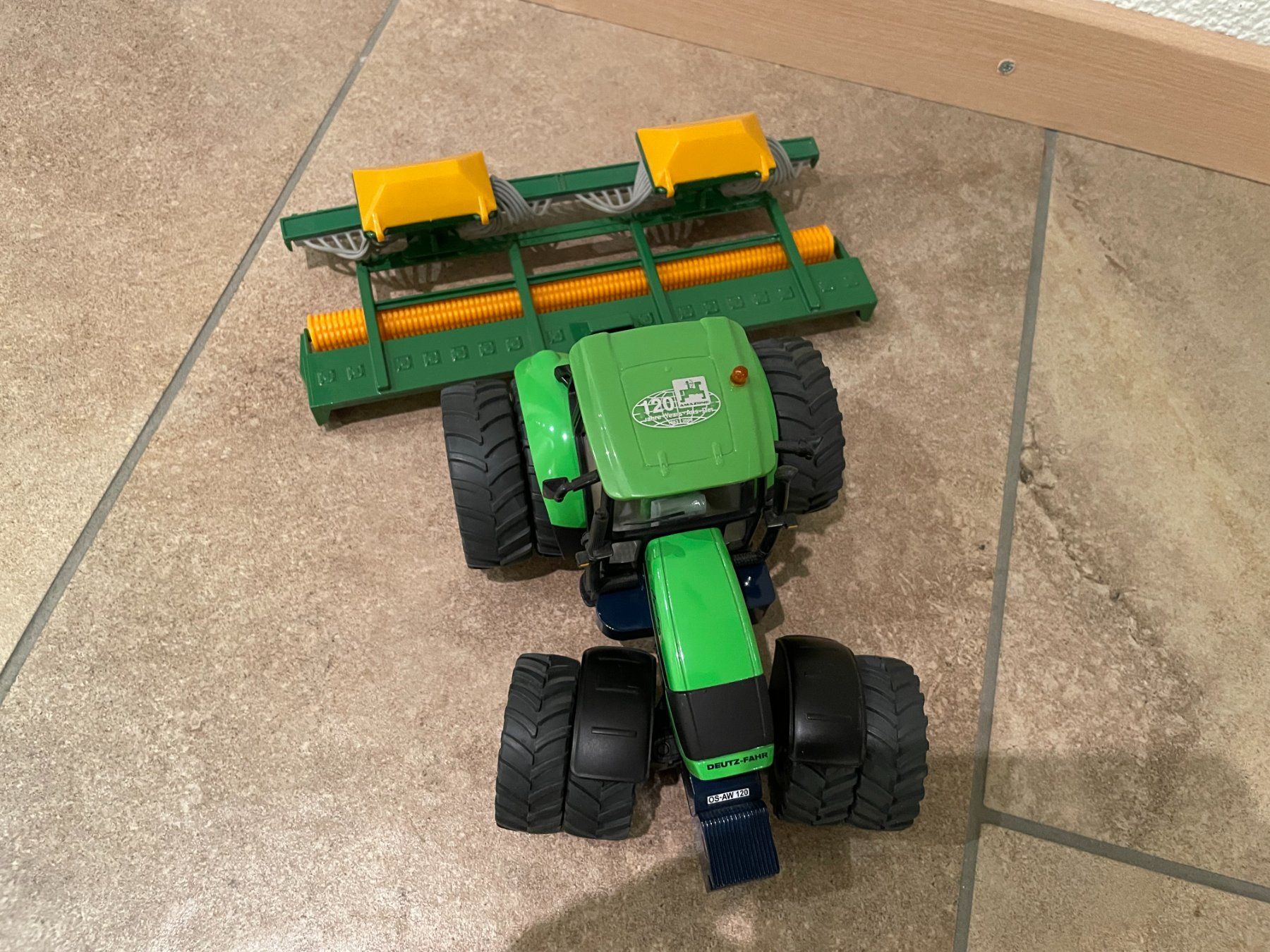 Deutz Traktoren: SIKU Deutz 210 Agrotron mit Amazone Säkombination – Neu und originalverpackt aus Kreuzlingen von Stefan1150 4