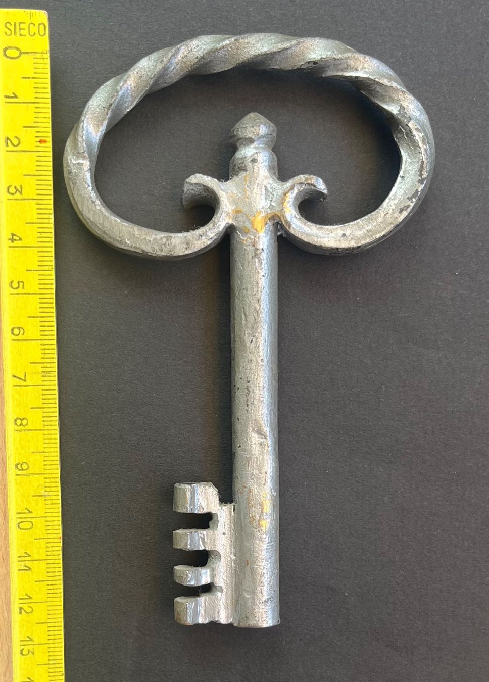 Chiavi: Antiker Schlüssel Eisen mit Patina, ca 13cm – Usato da Ostermundigen venduto da DaxKarten-75