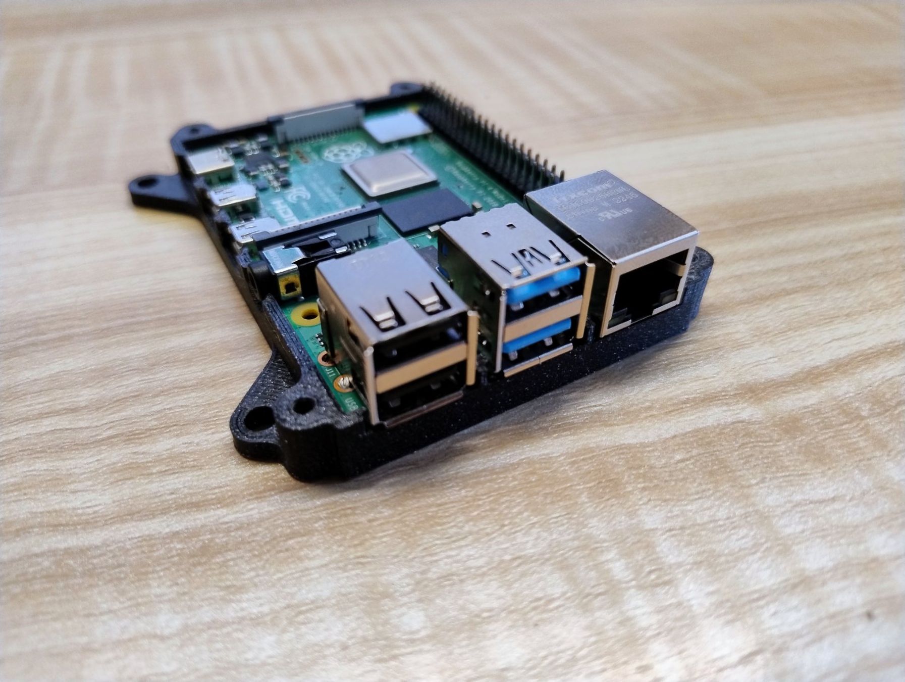 Raspberry Pi PCs: Raspberry Pi 4 8GB Model B (original) – Gebraucht aus Beckenried von SCHEMA79