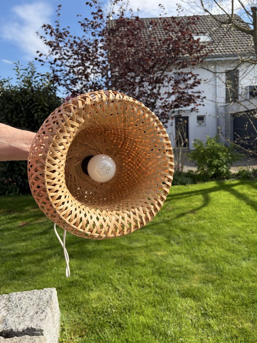 Paralumi: Hängeleuchte aus Weide.  Durchmesser ca. 30 cm. – Usato da Weinfelden venduto da Maastricht 2