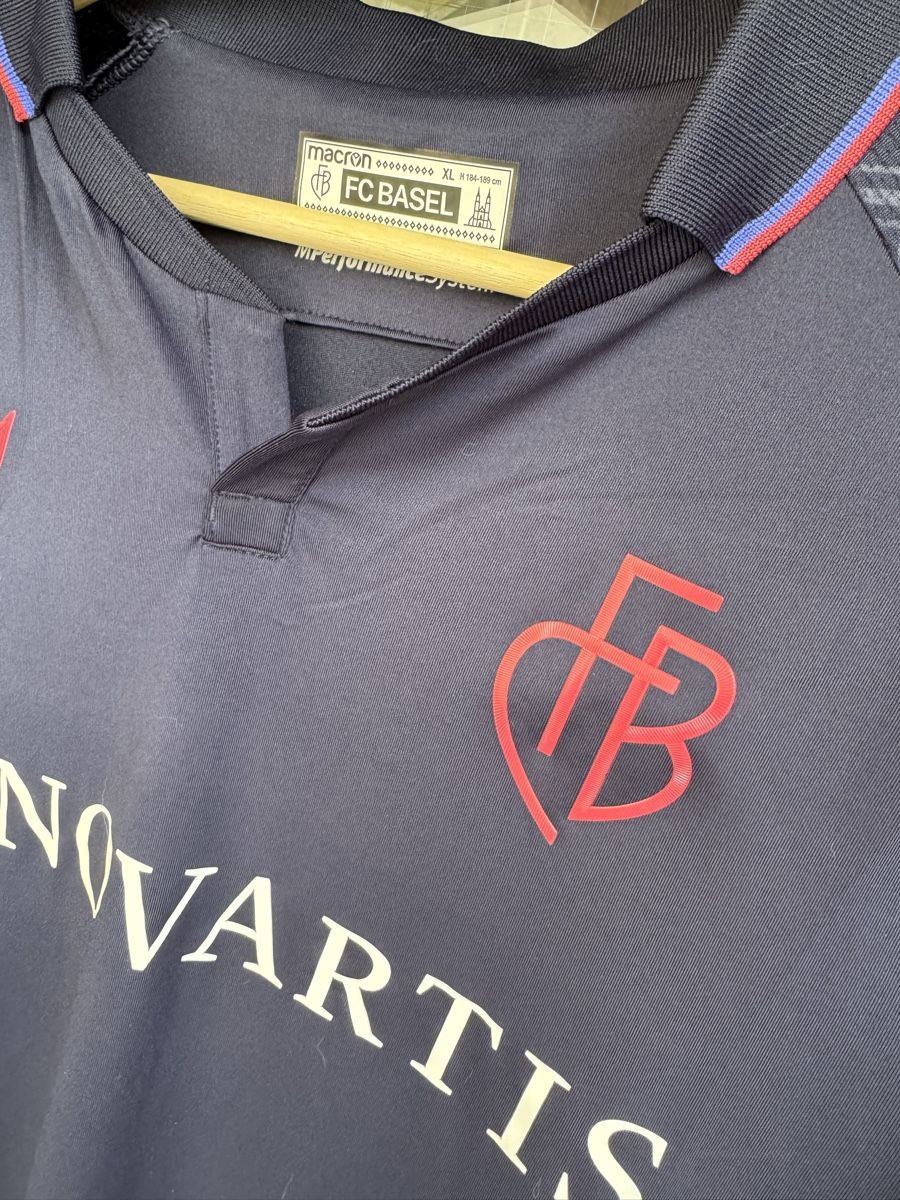 Leibchen & Hosen: FC Basel Trikot Third 2022/2023 Macron Grösse XL – Neu (gemäss Beschreibung) aus Freienbach von  1