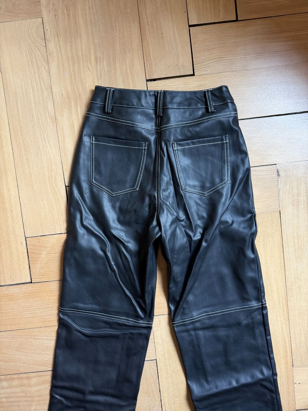 Na-kd Pantaloni: NA-KD - Kunstleder Hose schwarz 34 NEU – Nuovo e nell'imballaggio originale da Zürich venduto da Diazaio 2