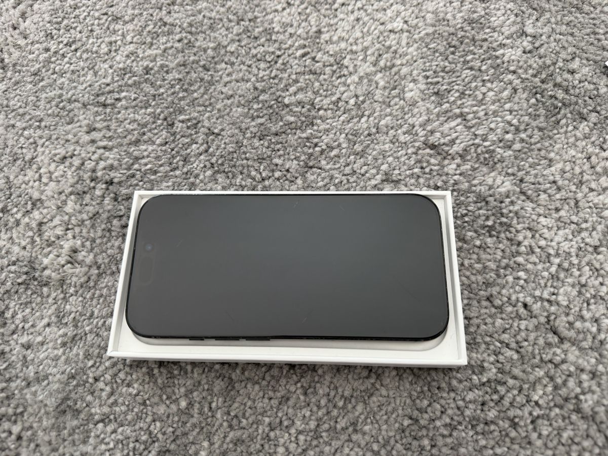 Apple Telefoni cellulari / Smartphones: iPhone 16 Pro 256GB Black Titanium mit Gebrauchsspuren – Usato da Dübendorf venduto da fra_kk6z 4