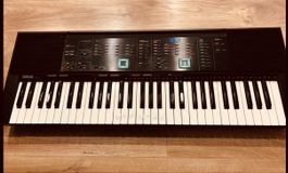 Klavier YAMAHA alles funktioniert mit Akkuladen Kabel