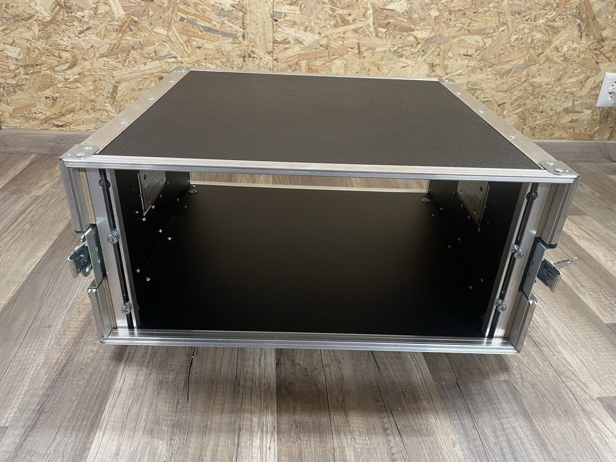 Altri accessori: Swiss cace 19 Zoll Rack, 5HE – Usato da Wiesendangen venduto da s_n_fcg8