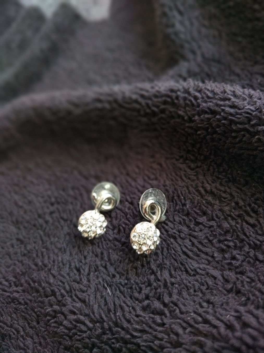Orecchini pendenti & Orecchini a lobo: boucles d oreille puce avec strass – Usato da Mühleberg venduto da Eliboub 2