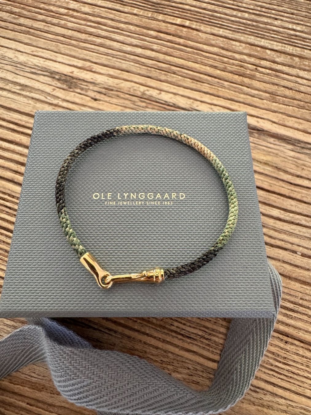 Ole Lynggaard Armbänder & -reifen: Ole Lynggaard Life Armband, gold – Neu und originalverpackt aus meggen von Njamiro