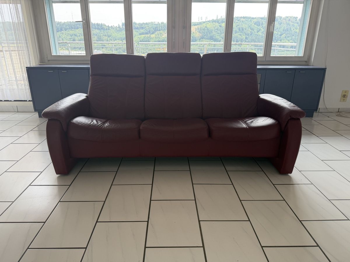 Sofas: Rotes designer Echtleder Sofa – Gebraucht aus Dürrenroth von Clifford