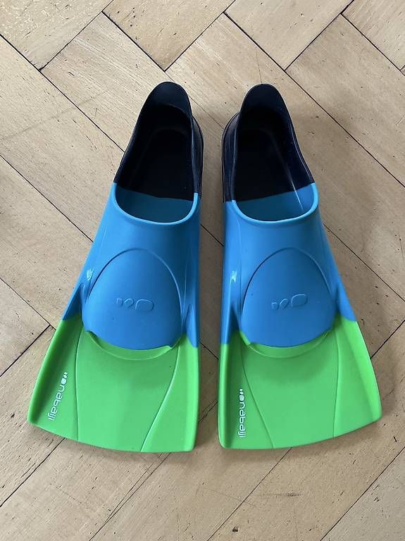 Decathlon Pinne, Maschere & Boccagli: Schwimmflossen Kinder Schuhgrösse 35/36 – Usato da Schlieren venduto da kasuemir