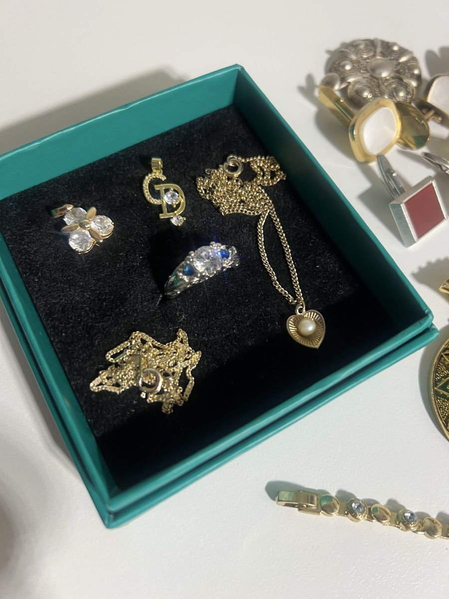 Autres bijoux: Lot de bijoux anciens – D'occasion à St-Pierre-Clages par ste_xk6p 1