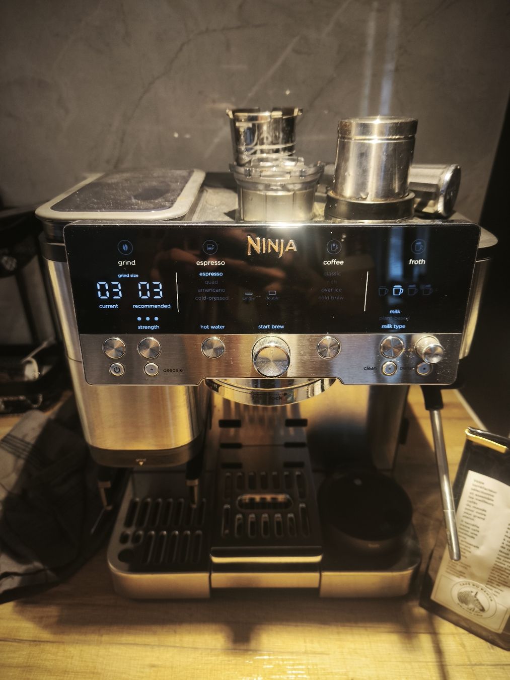 Kaffeemaschinen & Espressomaschinen: Ninja Coffee Espresso Machine, Silver – Gebraucht aus Fleurier von bap_nw6h