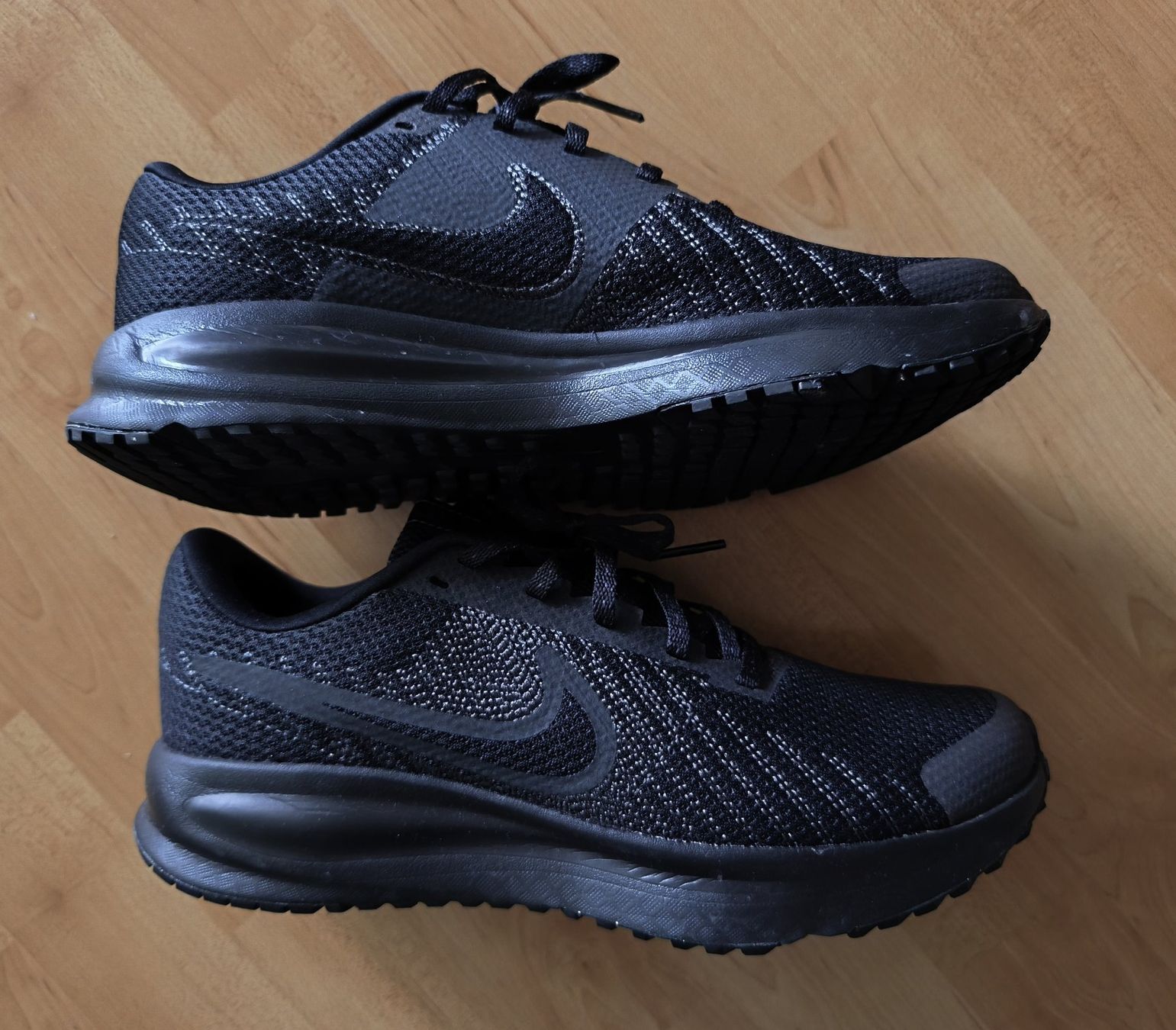 Nike Scarpe da donna: NIKE RUN DEFY Laufschuh Gr. 40, schwarz – Usato da Rüti ZH venduto da mome8 3
