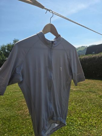 Ryzon Radtrikot grau – mit Charakterfleck auf Brusthöhe