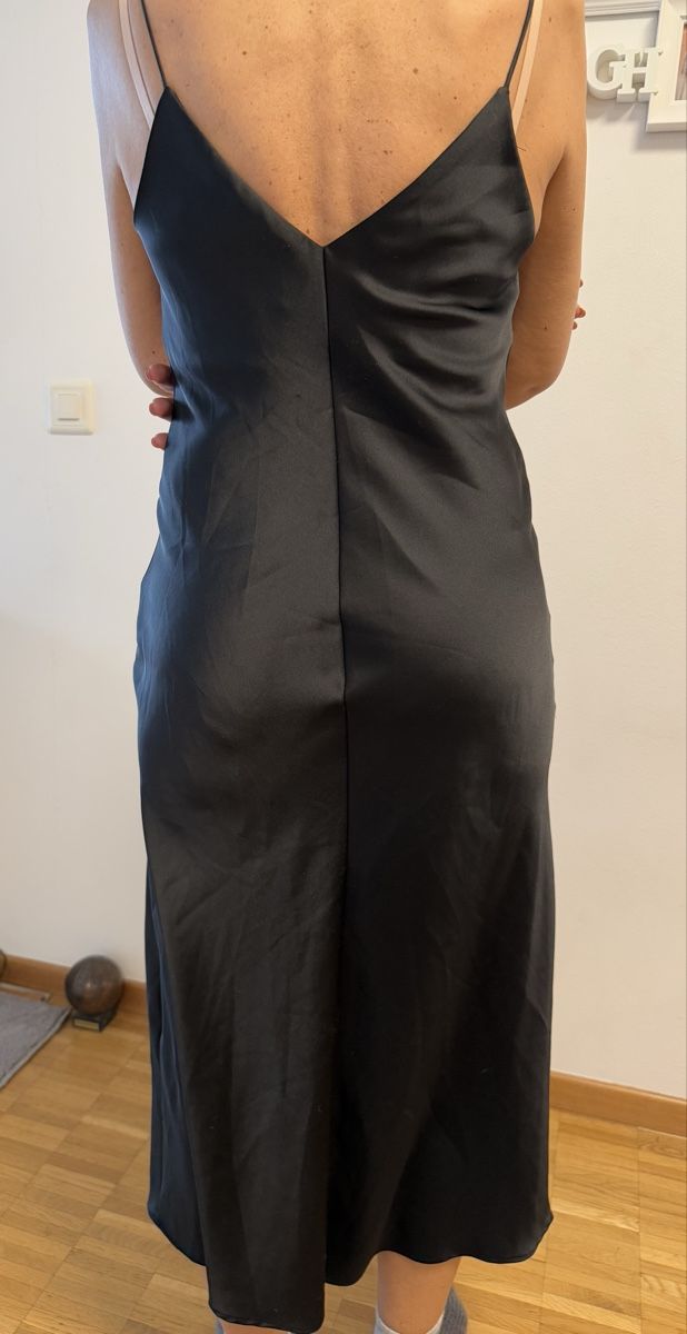 Zara Kleider: Robe Zara noire satinée élégante T.M – Neu (gemäss Beschreibung) aus Les Avanchets von NR07 1
