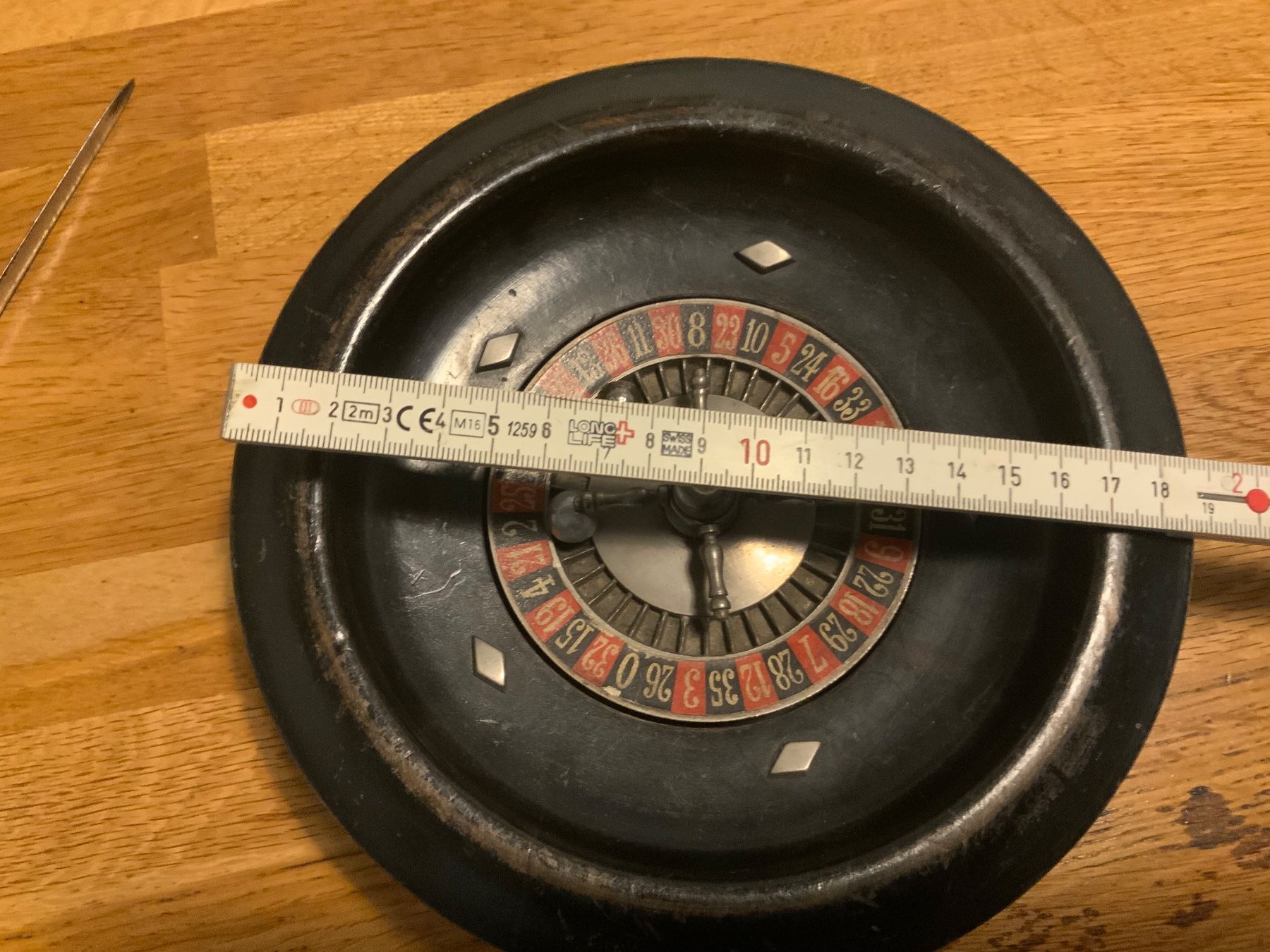 Spiele: Altes kleines Roulette aus Holz – Gebraucht aus Willisau von  3