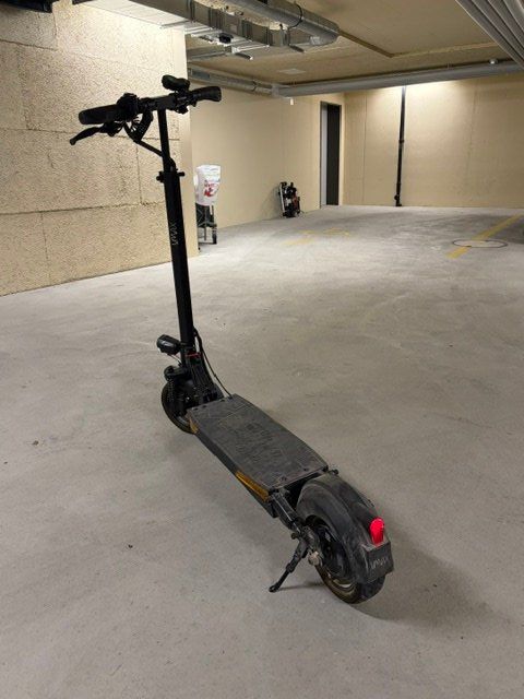 Scooter: E-Scooter Vmax R25 schwarz Gebraucht – Usato da Wil SG venduto da PUMA039 2
