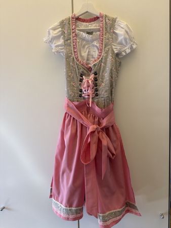 Neuwertiges Dirndl