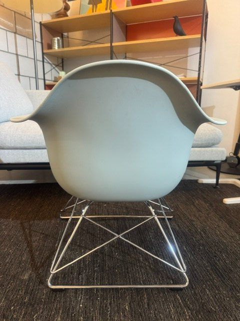 Eames Sedie: Vitra Eames Plastic Armchair LAR – Usato da Zollikofen venduto da OberliAG 3