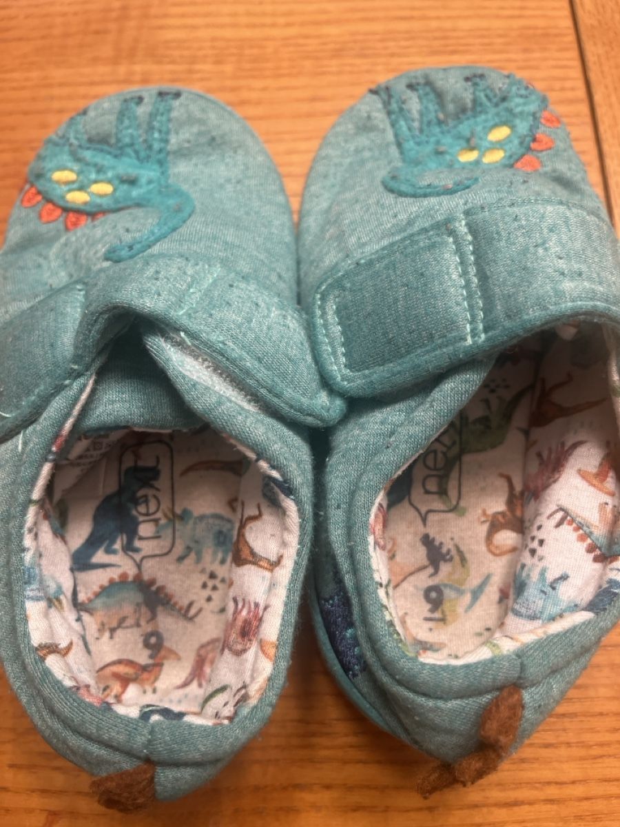 Next Schuhe für Jungen: Next Hausschuhe mit Dinosaurier, Grösse 26.5, Türkis 🦕 – Gebraucht aus Kaisten von saleforfun 4