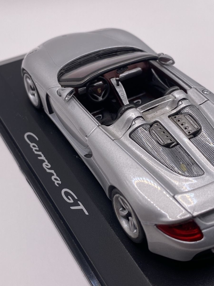 Minichamps Modellini d'auto: Minichamps Porsche Carrera GT Silber Modellauto Displaybase – Nuovo (secondo la descrizione) da Kirchberg BE venduto da swiss_slab 3