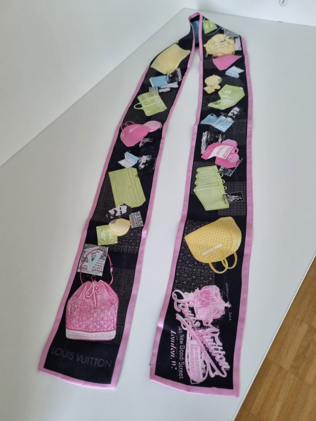 Louis Vuitton Foulard & Sciarpe: Louis Vuitton Bandeau Taschen-Bilder – Nuovo (secondo la descrizione) da Zofingen venduto da Felpa