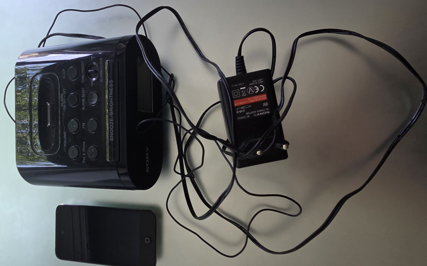 Apple Tragbarer Mediaplayer: Apple iPod Touch 8GB + Dockingstation – Gebraucht aus Huttwil von ser_gn9l