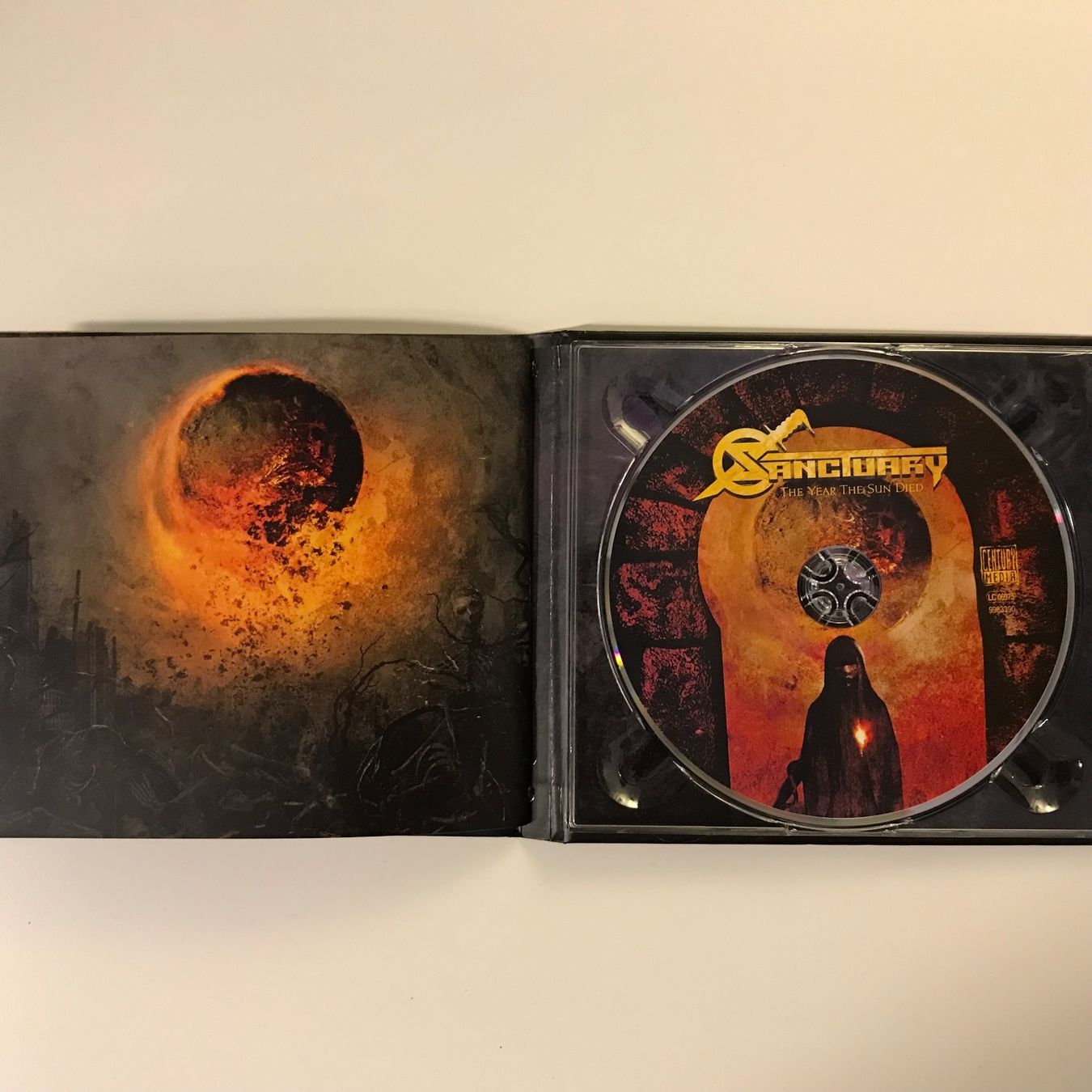 CDs: Sanctuary - The Year The Sun Died – Gebraucht aus Aesch BL von  2