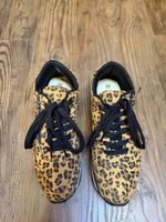 Trendige Damen Sneaker Grösse 39 mit Leoprint!