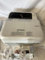 Epson Beamer EB-685WI mit Wandhalterung gebraucht